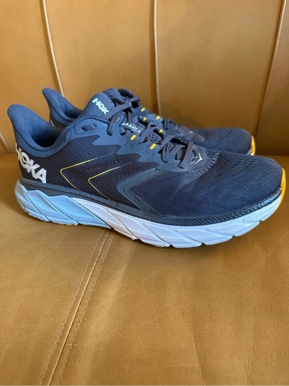 Hoka Arahi 5 Men’s Size 12 D In Ombré Blue - Navy/White/Gray/Light Blue